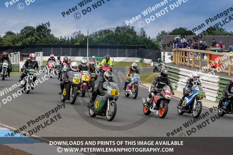 Vintage motorcycle club;eventdigitalimages;mallory park;mallory park trackday photographs;no limits trackdays;peter wileman photography;trackday digital images;trackday photos;vmcc festival 1000 bikes photographs